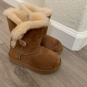UGG Bailey Button II